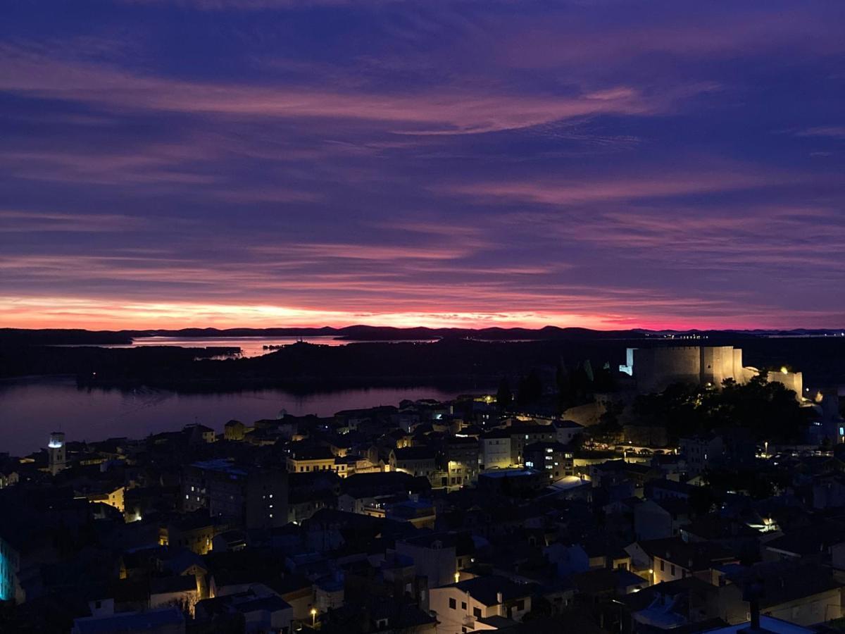 Barone - View & Free Parking Apartment Sibenik